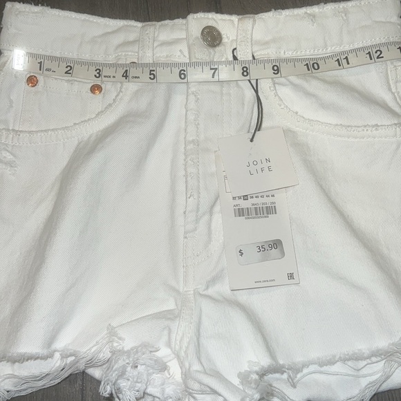 NWT Zara Hi-Rise White Distressed Denim Shorts Size 4 - Picture 9 of 14
